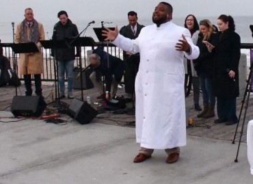 Home Easter Sunday 2026 at Main Beach and Beyond